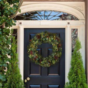 32" Pinecone LED Wreath